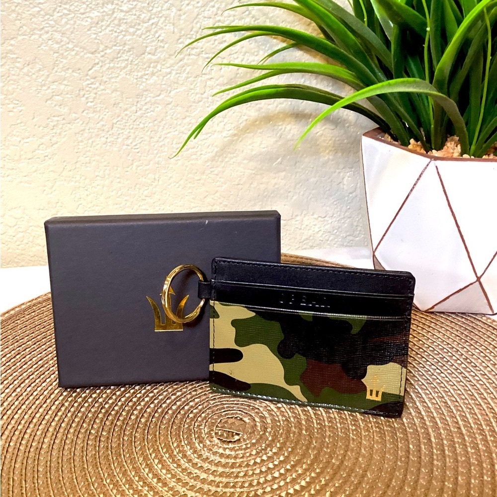 Spear Leather Camouflage Card Holder With Ring